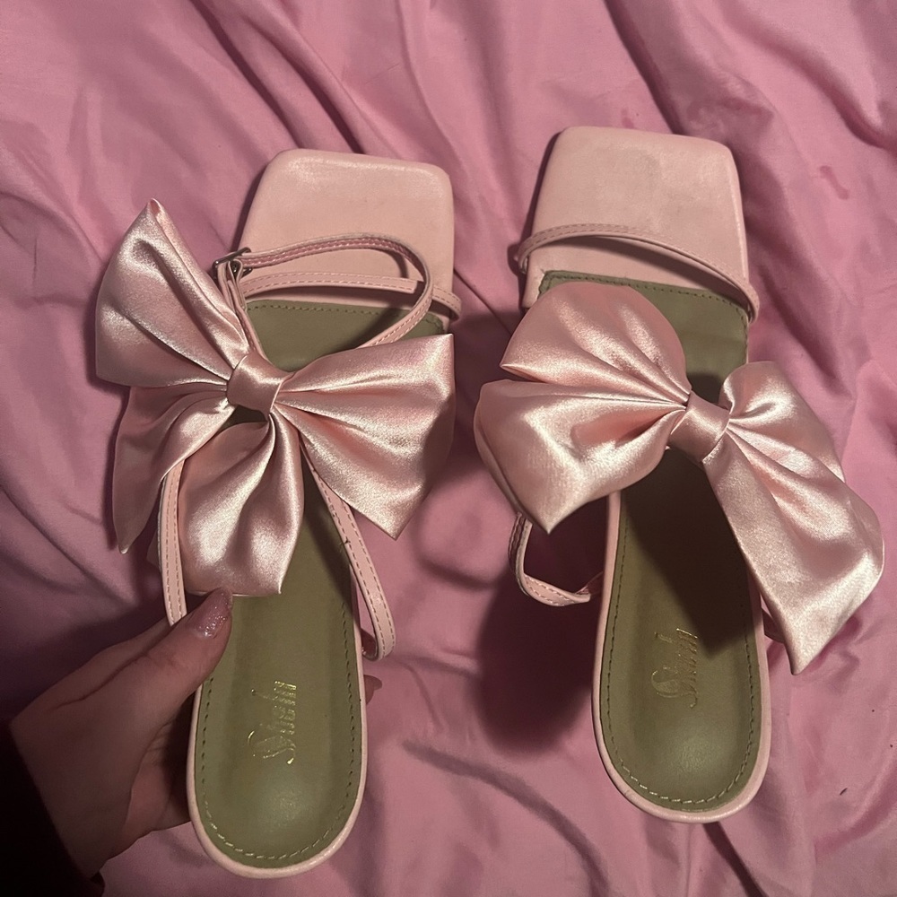 Pink bow heels